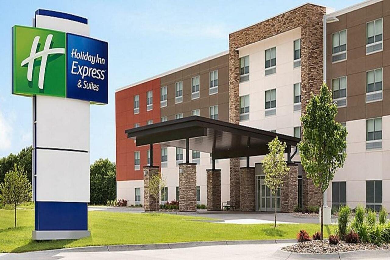 Holiday Inn Express And Suites Liberal Exterior photo